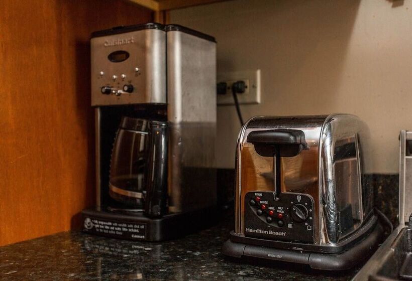 Safe Spacious Mansion Indowntown