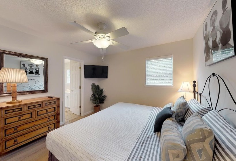 Seaturtle Cottage By Hodnett Cooper