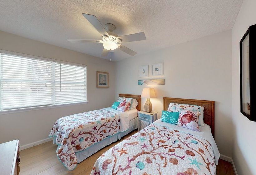 Seaturtle Cottage By Hodnett Cooper