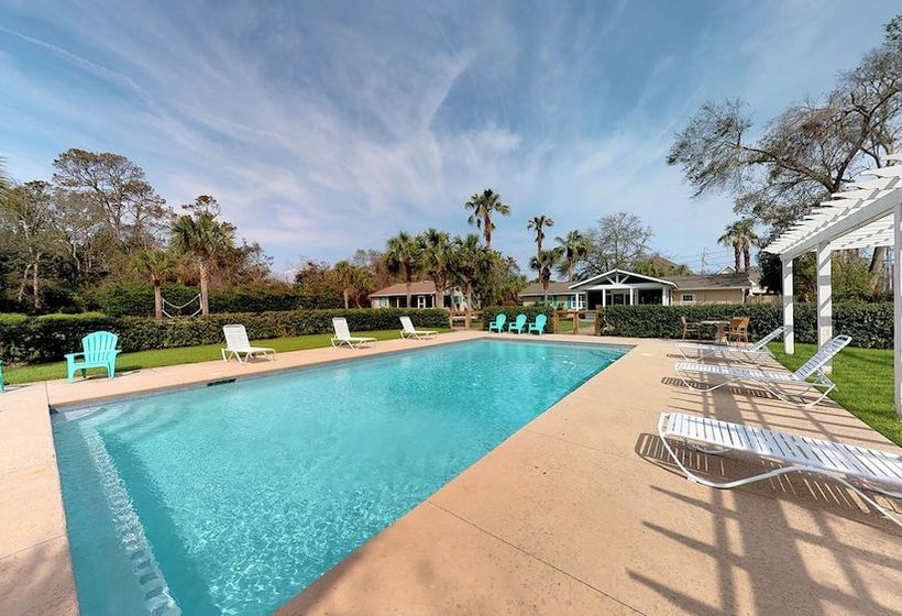 Seaturtle Cottage By Hodnett Cooper