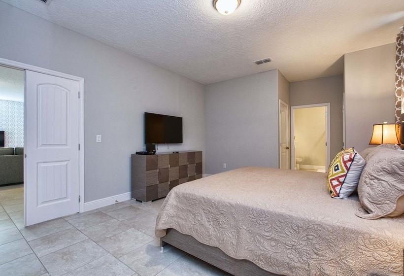 Solterra  6 Bedrooms House W/pool7040sr