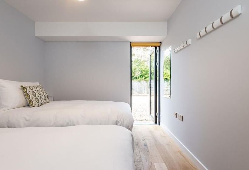 The Garden House Free Parking Central