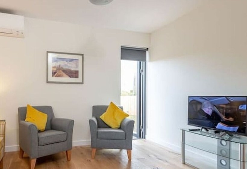 The Garden House Free Parking Central