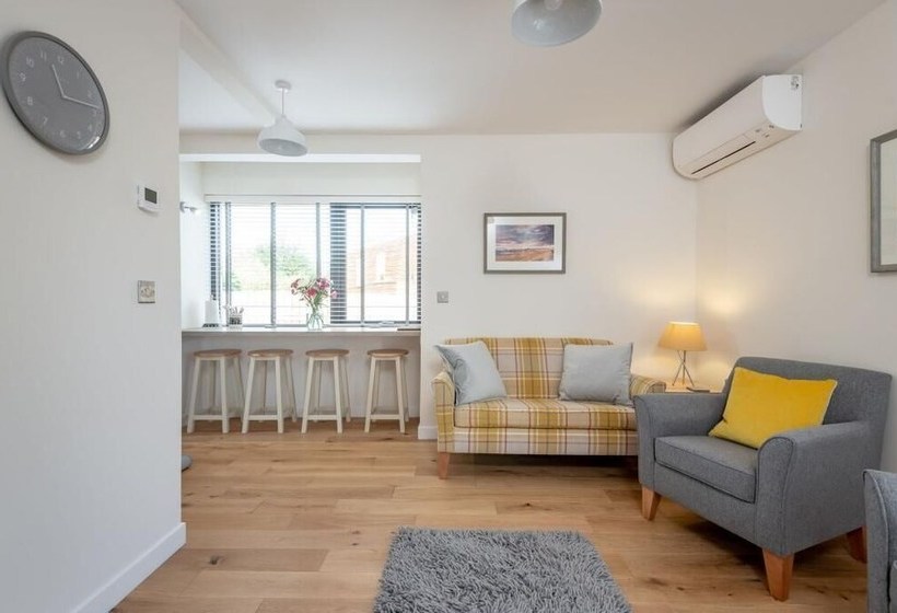 The Garden House Free Parking Central