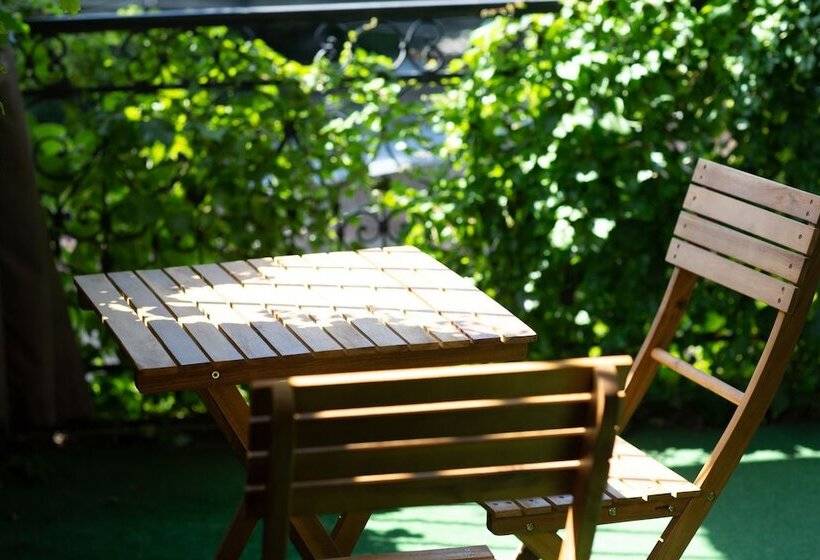 Veranda House On Samreklo 25