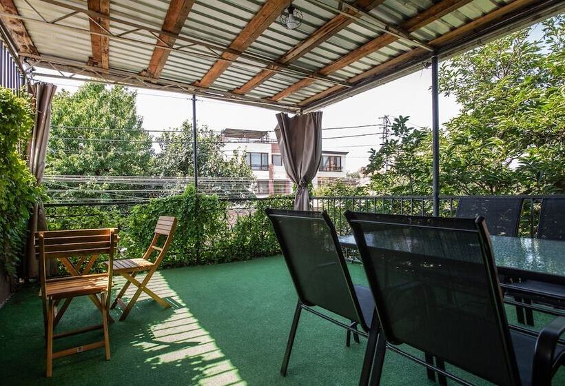 Veranda House On Samreklo 25