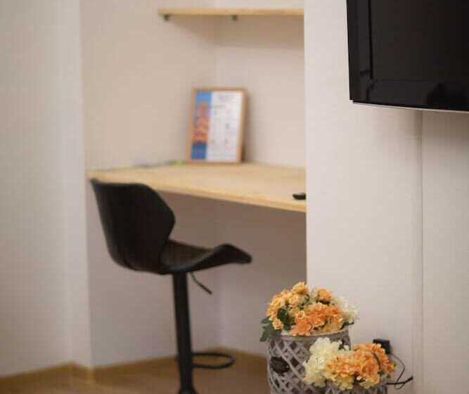 Veranda House On Samreklo 25