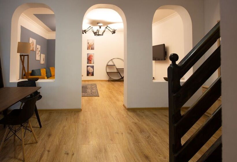 Veranda House On Samreklo 25