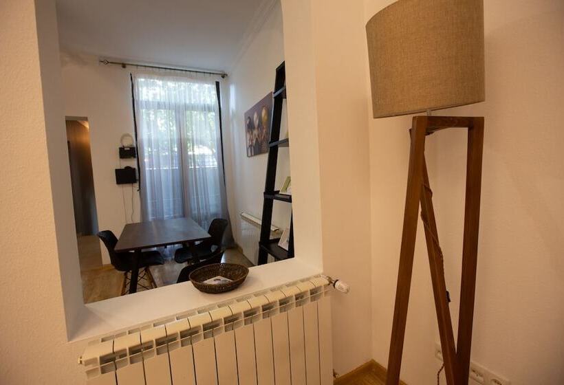 Veranda House On Samreklo 25