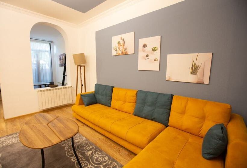 Veranda House On Samreklo 25