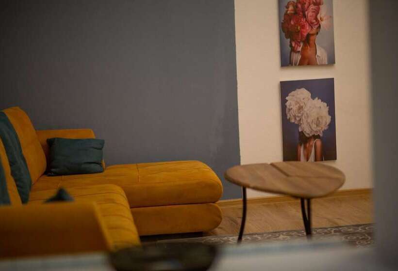 Veranda House On Samreklo 25