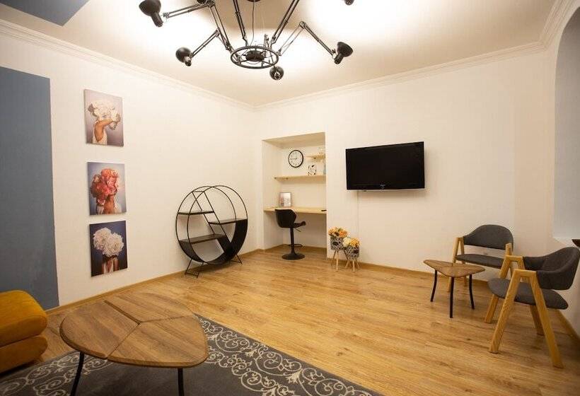 Veranda House On Samreklo 25