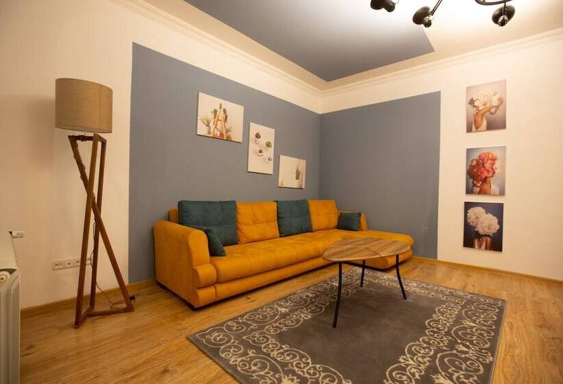 Veranda House On Samreklo 25