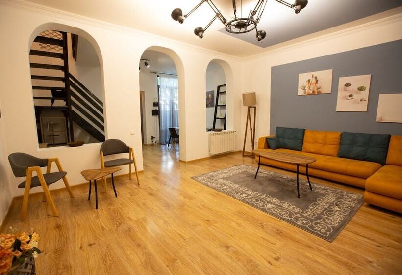 Veranda House On Samreklo 25