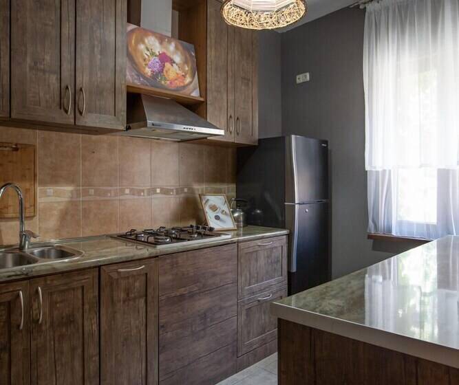 Veranda House On Samreklo 25