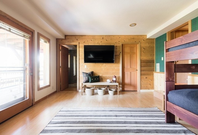 Wildwood By Avantstay | Cabin W/ 3 Decks, Ping Pong, Fire Pits, & Outdoor Grill