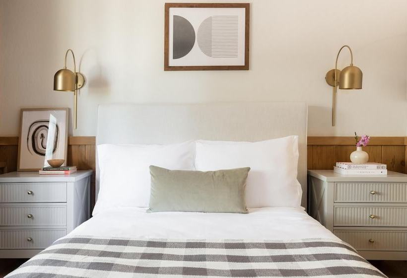 Wildwood By Avantstay | Cabin W/ 3 Decks, Ping Pong, Fire Pits, & Outdoor Grill