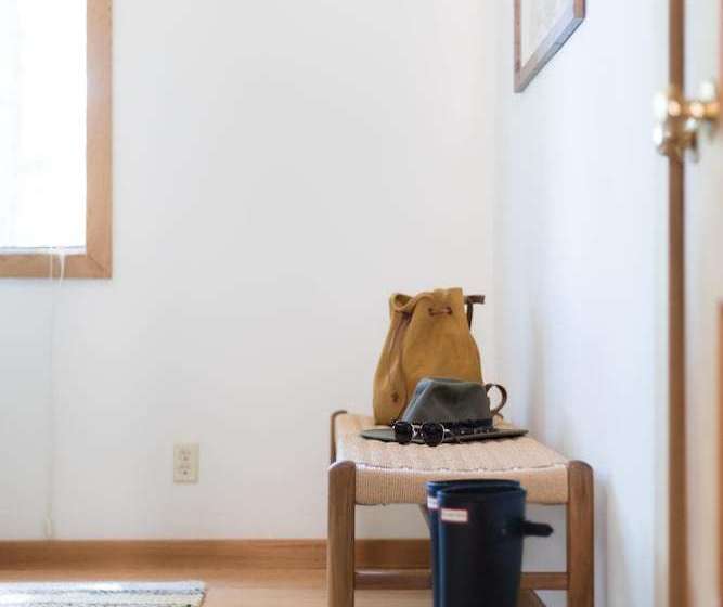 Wildwood By Avantstay | Cabin W/ 3 Decks, Ping Pong, Fire Pits, & Outdoor Grill