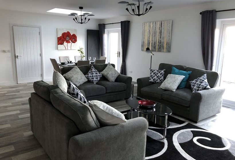 Barn Cottages Iscoyd