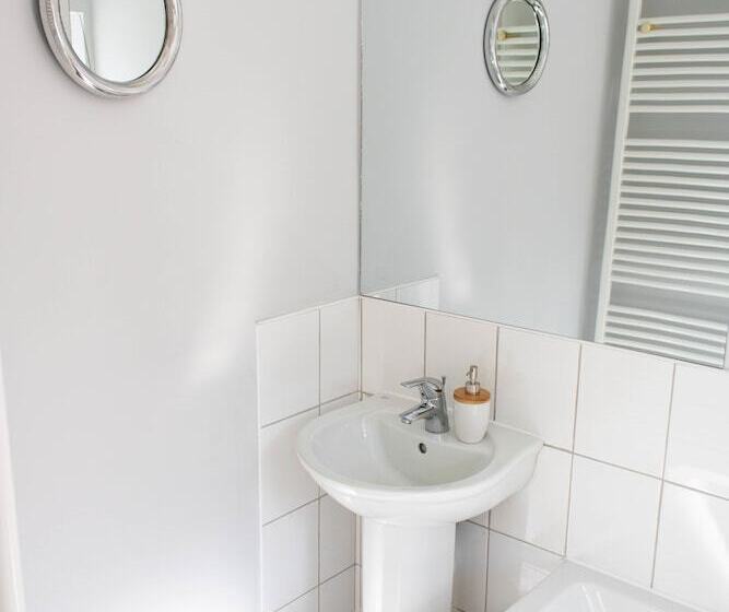 住宿加早餐  Central Stamford Townhouse