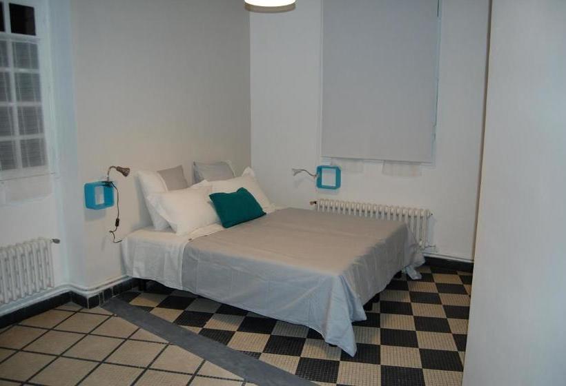 تختخواب و صبحانه Les Chambres Du Mail
