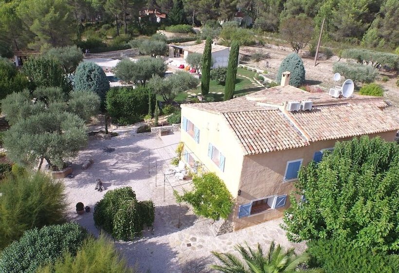 ベッドアンドブレックファースト Mas Des Avelines