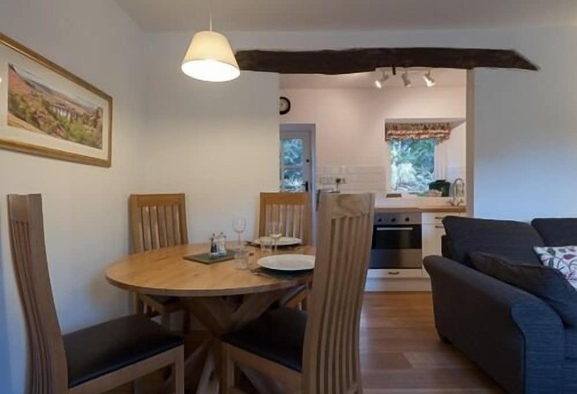 Bronfelin & Troedyrhiw Holiday Cottages