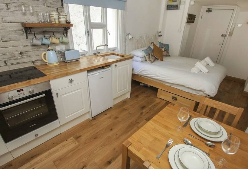 Brunswick Garden Studio Patio By Brighton Holiday Lets