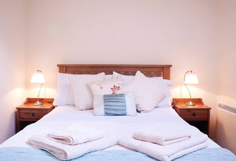 Bryn Melyn Farm Cottages  5 Luxury Cottages In A Stunning Setting With Wood Fired Hot Tub