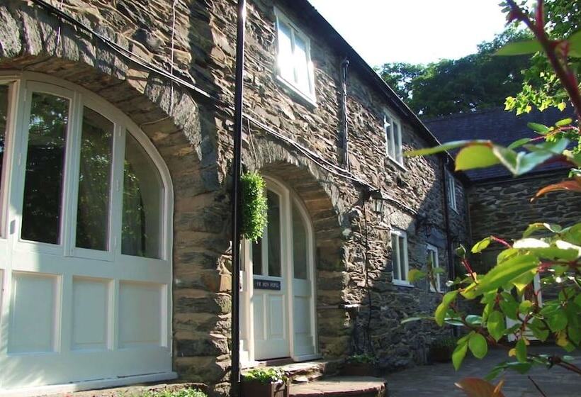 Bryn Melyn Farm Cottages  5 Luxury Cottages In A Stunning Setting With Wood Fired Hot Tub
