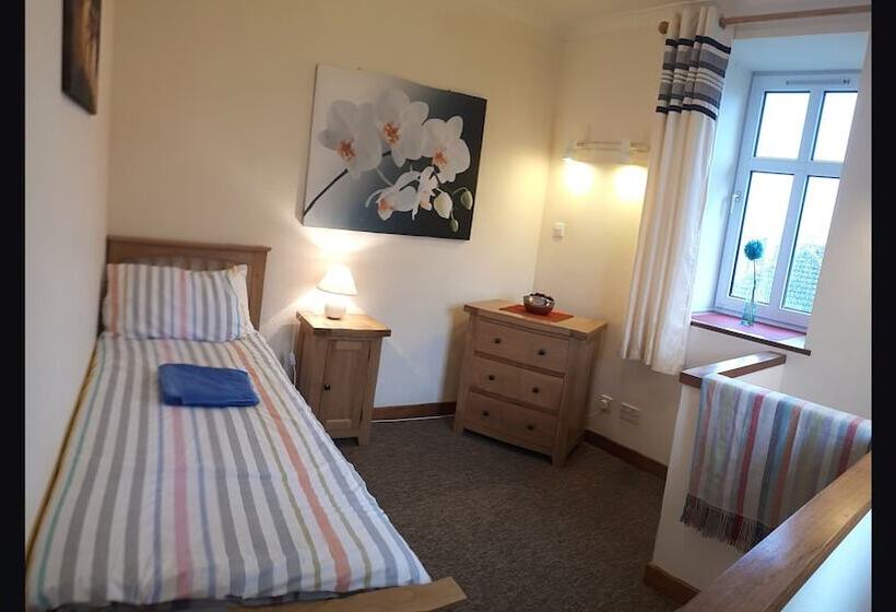 Darwin Cottage Self Catering In Elgin