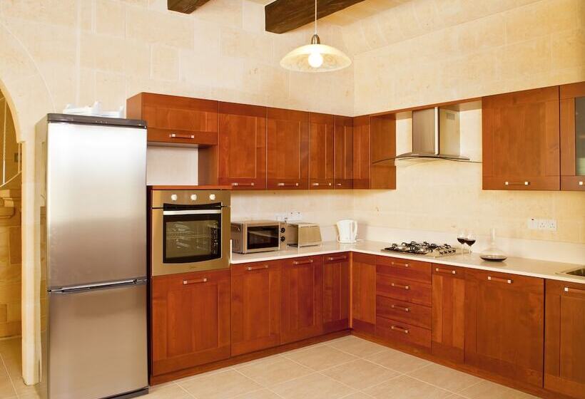 هتل روستایی Serkuzan