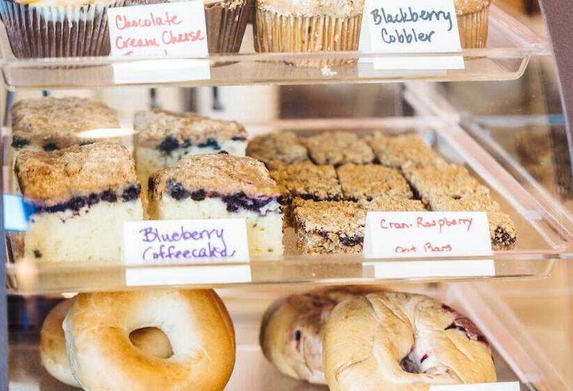 فندق Snug Harbor Resort