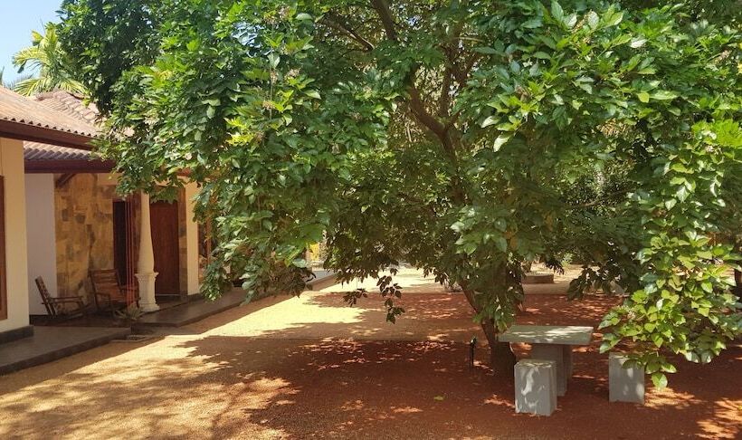 Hotel The Calm Cabana