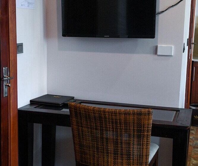 Отель The President