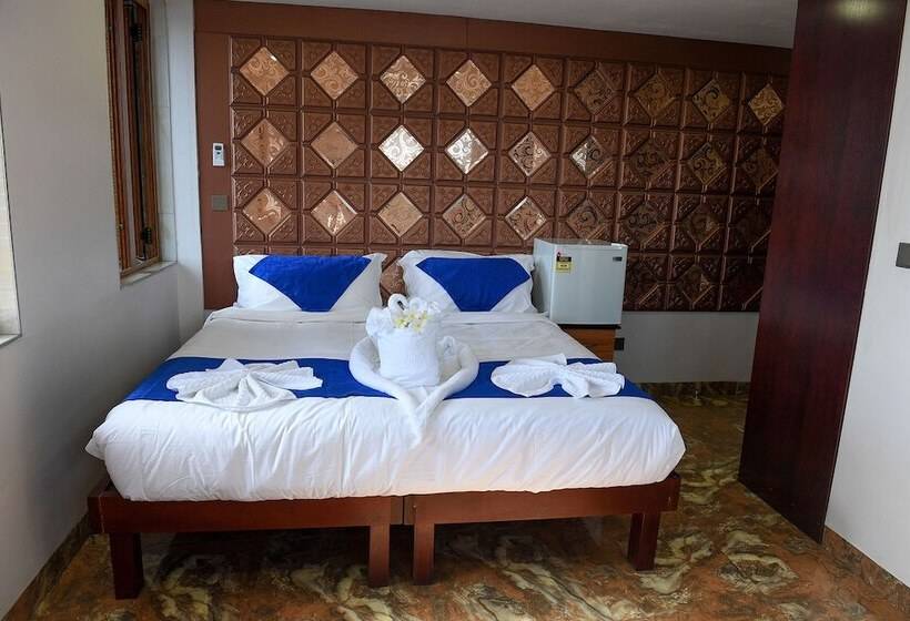 هتل The President