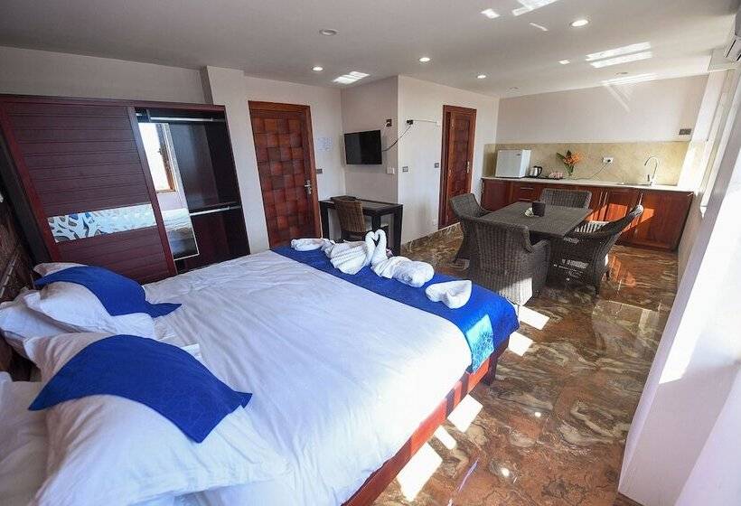 Отель The President