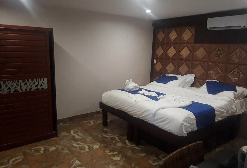 Отель The President