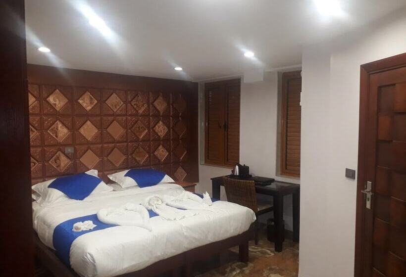 Отель The President