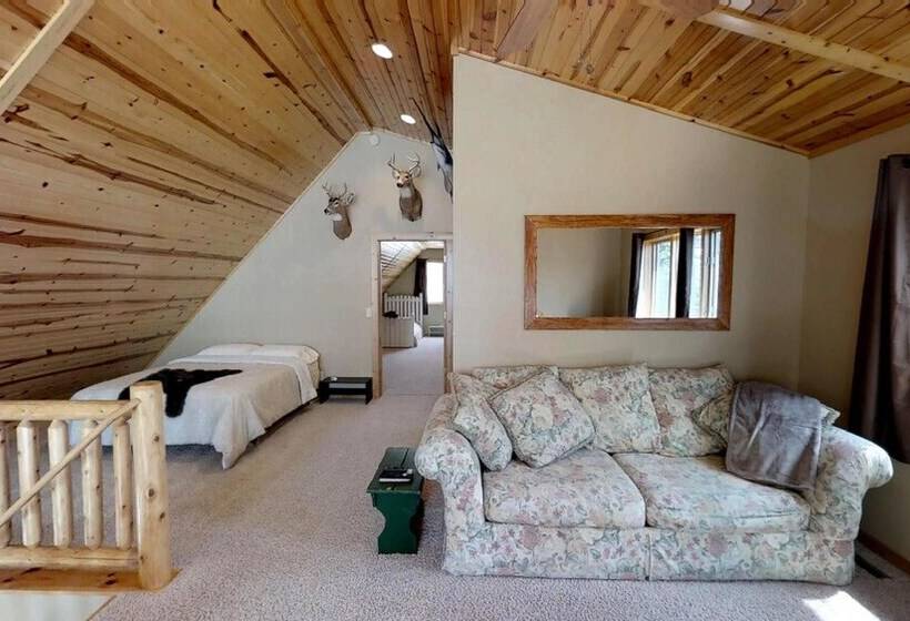 Lakefront Hideaway