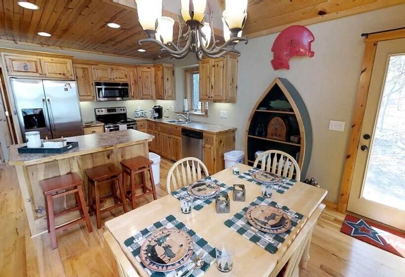 Lakefront Hideaway