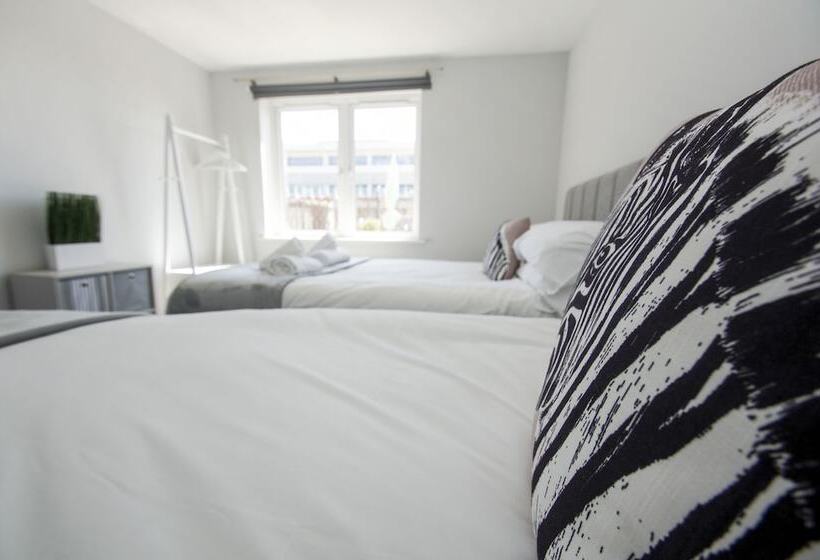 Marina Apartment Parking By Brighton Holiday Lets