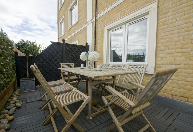 Marina Apartment Parking By Brighton Holiday Lets