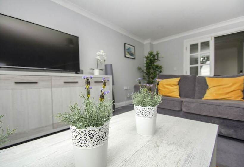 Marina Apartment Parking By Brighton Holiday Lets