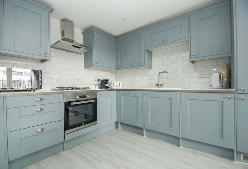 Marina Apartment Parking By Brighton Holiday Lets