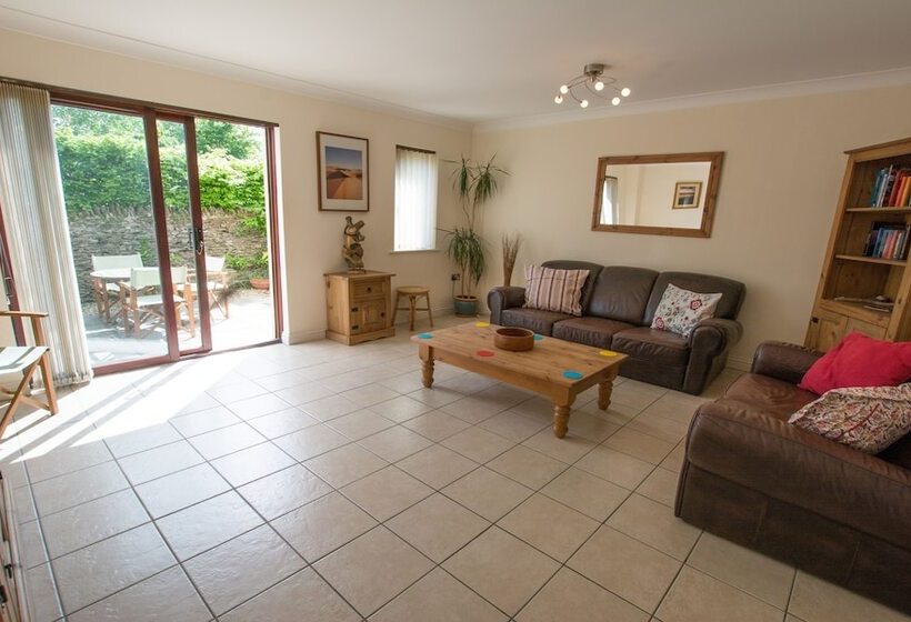 Oysters Sleeps 6 Modern Villa & Dog Friendly