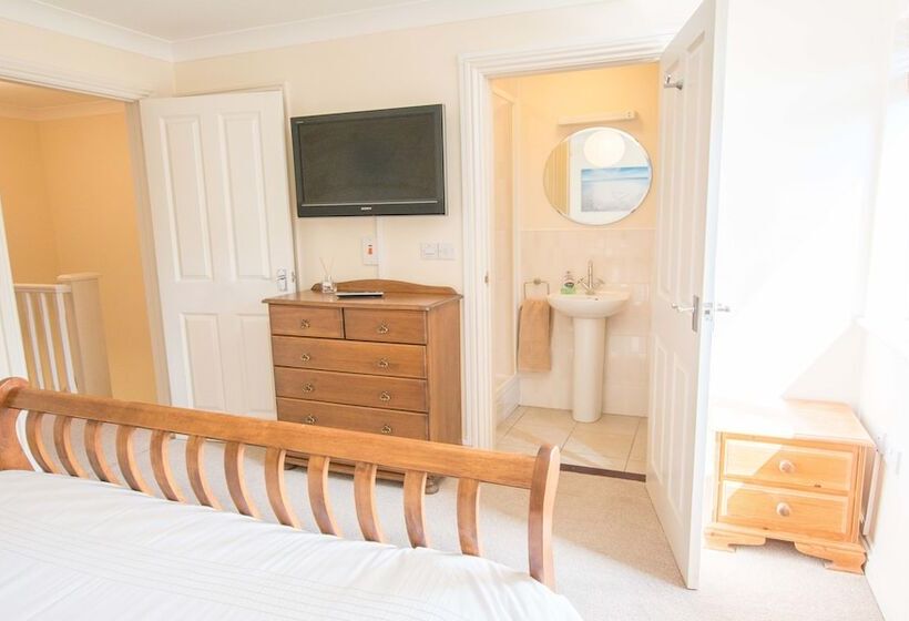 Oysters Sleeps 6 Modern Villa & Dog Friendly