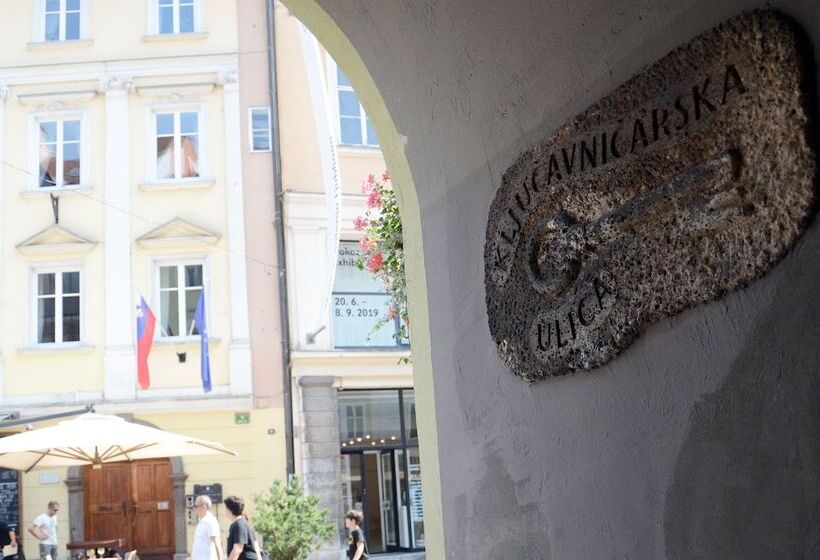 پانسیون Apartments And Rooms Meščanka