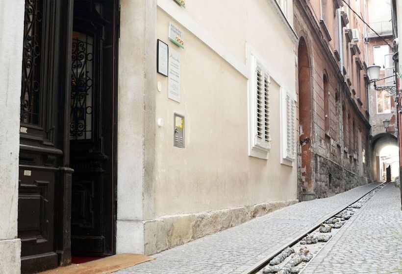 پانسیون Apartments And Rooms Meščanka