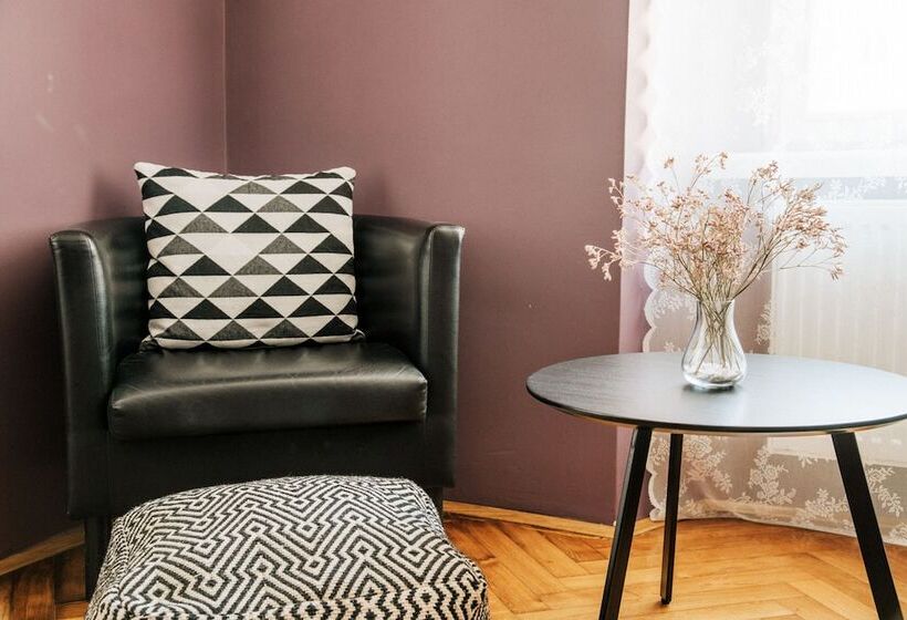 پانسیون Apartments And Rooms Meščanka